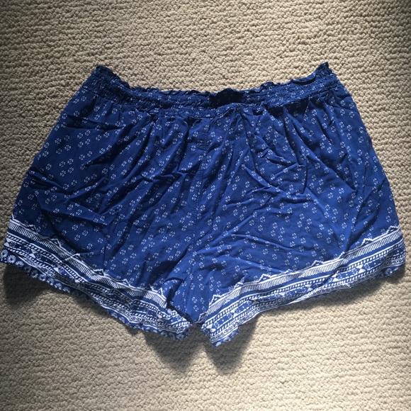 Blue Patterned Flowy Shorts💙 - Picture 3 of 4